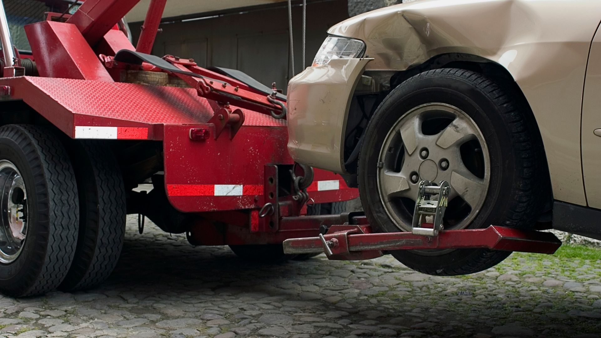 Accident Towing Service in Vaughan - MoveAutoz Towing Service.